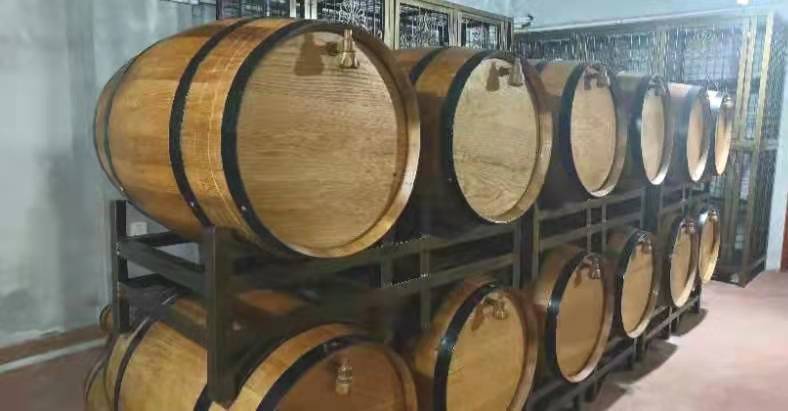 穿越大漠戈壁,&ldquo;良心企業&rdquo;在德鄉儀隴釀出新疆葡萄美酒